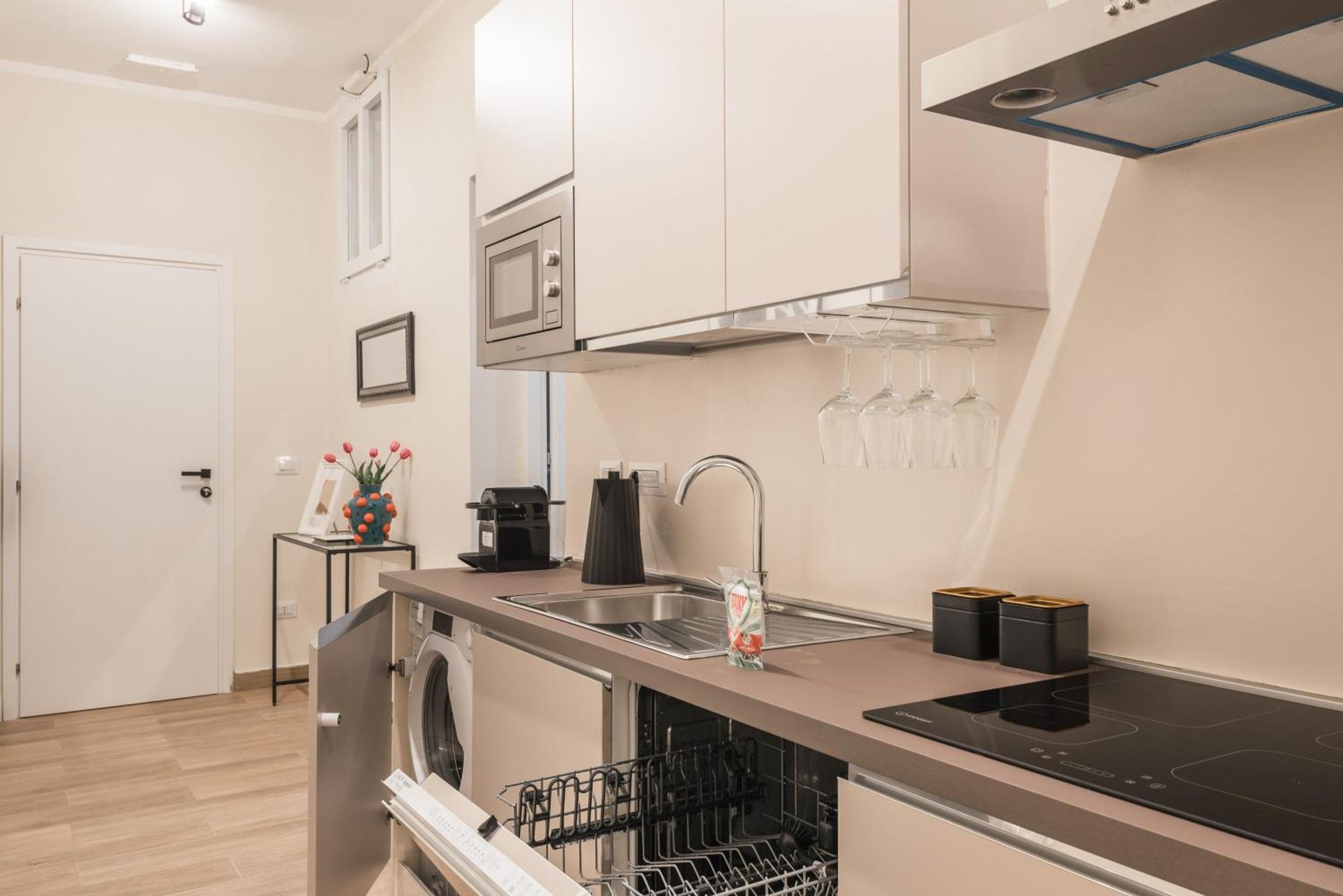 C3 Class Apartment, 2 Da Letto, 2 Bagni, Giardino Distante 15 Minuti A Piedi Da Fontana Di Trevi Appartamento *